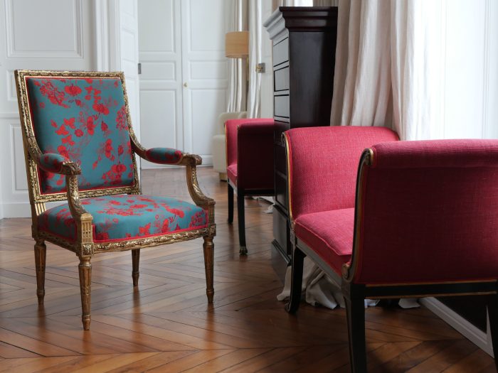 Salon Louis XVI et Empire Pierre Frey et Rubelli Terre d'assises Tapissier d'ameublement